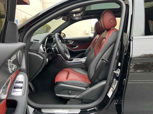 Used 2022 Mercedes-Benz GLC 300 4MATIC w/ AMG Line image 4