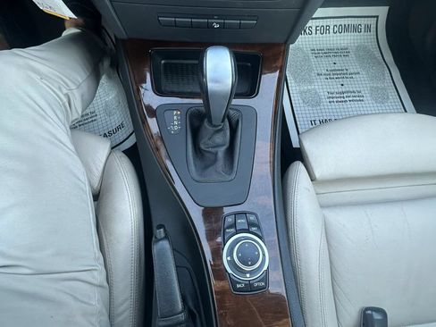 Used 2011 BMW 335i xDrive Sedan AWD/4WD image 18