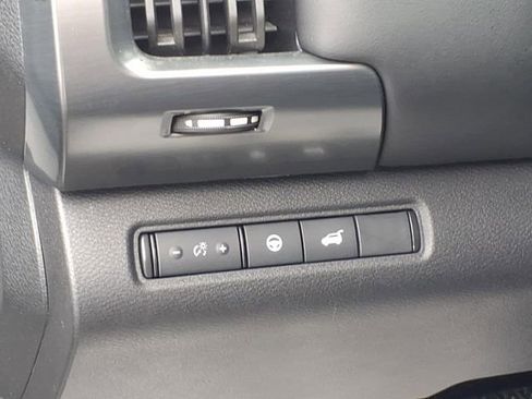 Used 2024 Nissan Pathfinder SL image 19