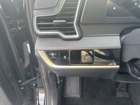 Used 2024 Kia Sportage LX image 15