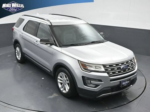 Used 2017 Ford Explorer XLT w/ Equipment Group 202A FWD image 9