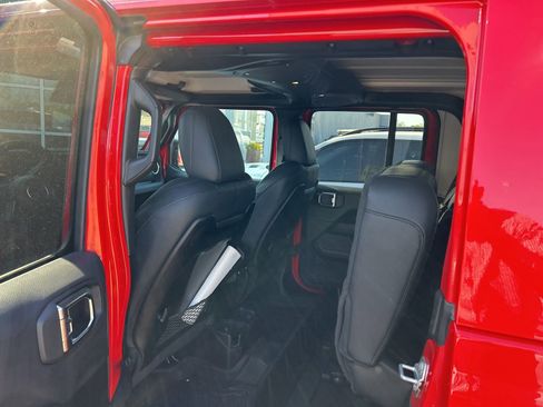 Used 2025 Jeep Gladiator High Tide image 6
