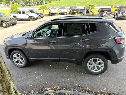 Used 2024 Jeep Compass Latitude w/ Convenience Group image 36