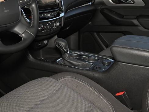 Used 2023 Chevrolet Traverse LT FWD image 36