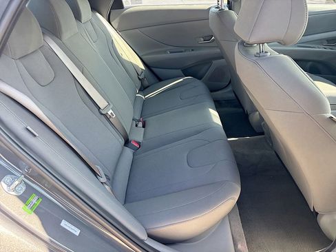 Certified 2025 Hyundai Elantra SE image 25