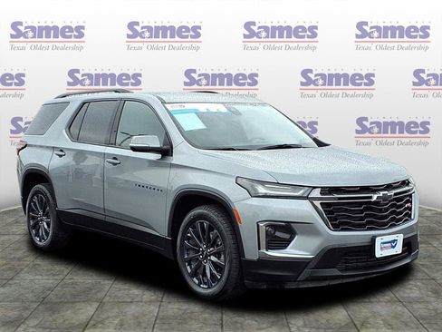 Used 2023 Chevrolet Traverse RS image 1
