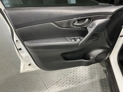 Used 2020 Nissan Rogue S image 24