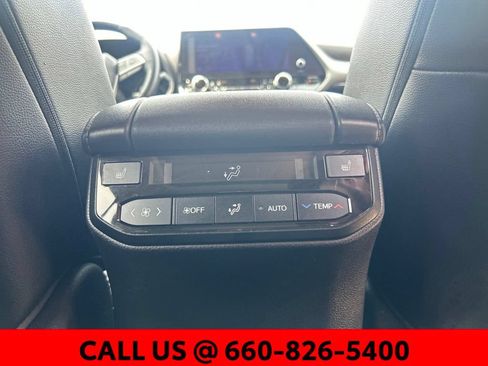 Used 2023 Toyota Highlander Platinum FWD image 11