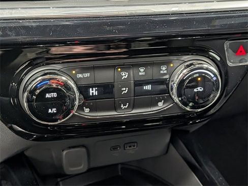 New 2026 Chevrolet Trax RS w/ Sunroof Package image 23