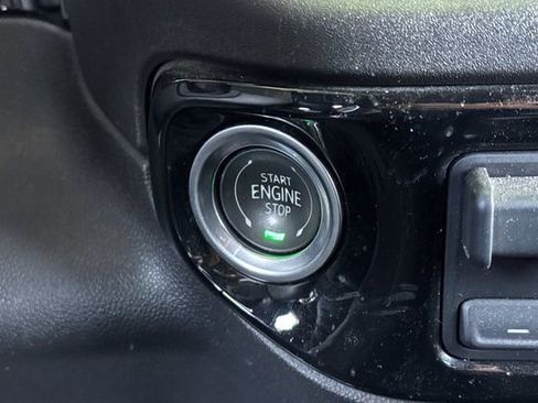 Used 2025 GMC Sierra 1500 SLT RWD image 33