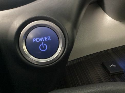 Used 2021 Toyota Sienna Limited image 27