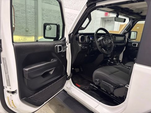 Used 2022 Jeep Wrangler Sport AWD/4WD image 12