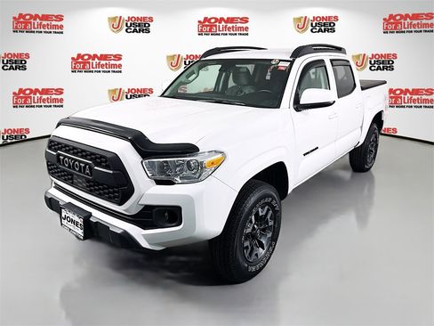 Certified 2022 Toyota Tacoma SR image 12