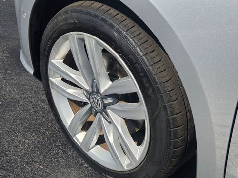 Used 2017 Volkswagen Passat 1.8T SEL Premium FWD image 11