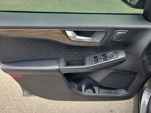 Used 2020 Ford Escape Titanium image 21