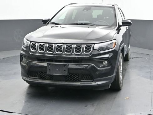 Used 2025 Jeep Compass Latitude image 4
