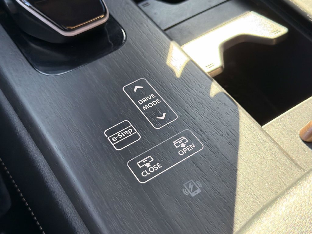 Used 2024 Nissan Ariya FWD image 30