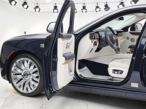 Used 2025 Rolls-Royce Ghost AWD/4WD image 6