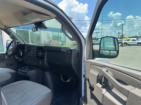 Used 2021 Chevrolet Express 3500 RWD image 11