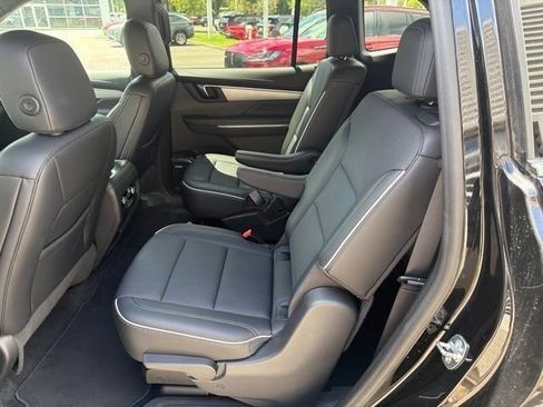 Used 2025 Buick Enclave Preferred FWD image 13