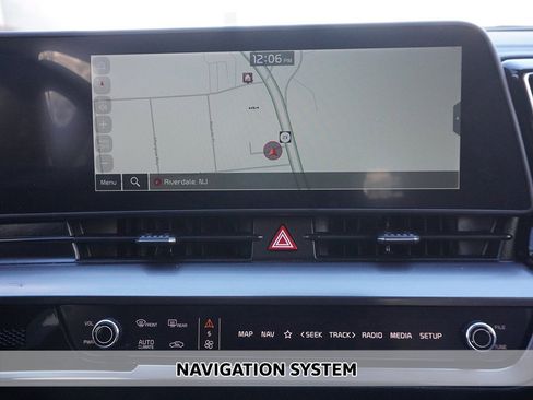 Used 2025 Kia Sportage EX image 3