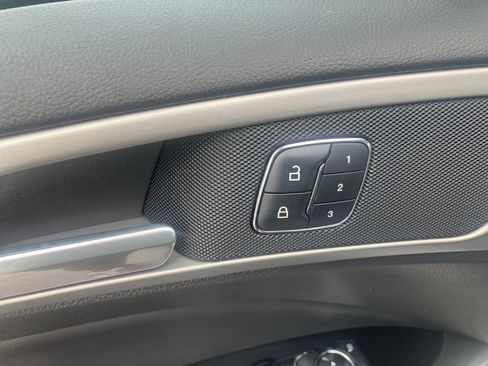 Used 2013 Ford Fusion SE FWD image 16