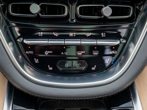 Used 2021 Aston Martin DBX image 22