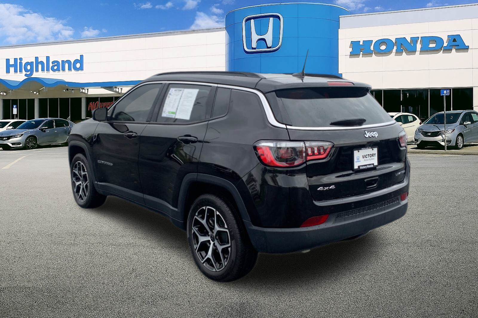 Used 2025 Jeep Compass Limited AWD/4WD image 3