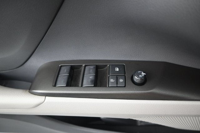 Used 2024 Toyota Camry SE FWD image 9