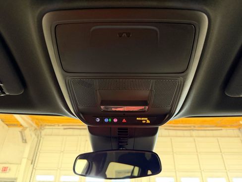 Used 2025 GMC Acadia Elevation FWD image 19