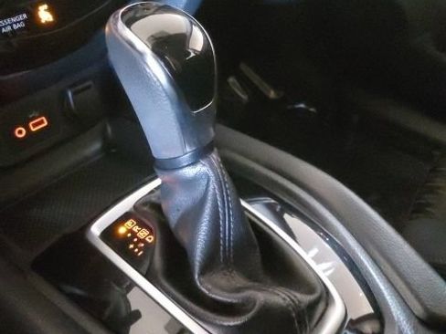 Used 2018 Nissan Rogue S AWD/4WD image 21