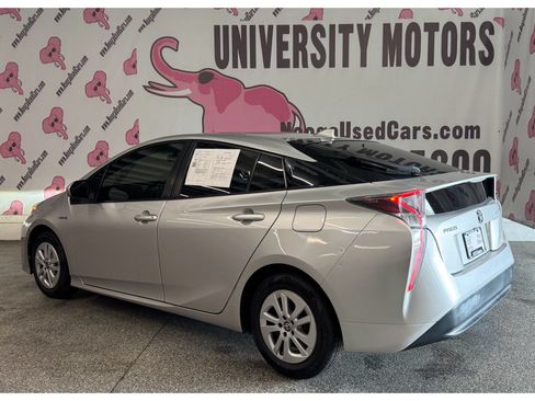 Used 2016 Toyota Prius Two w/ Preferred Accessory Package FWD image 11