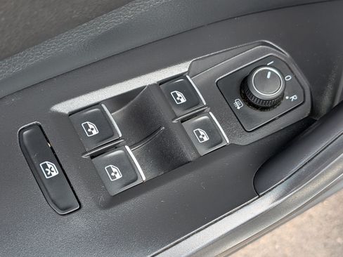 Used 2024 Volkswagen Jetta SE w/ Panoramic Sunroof Package FWD image 16