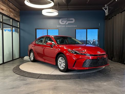 Used 2025 Toyota Camry LE w/ Convenience Package image 1