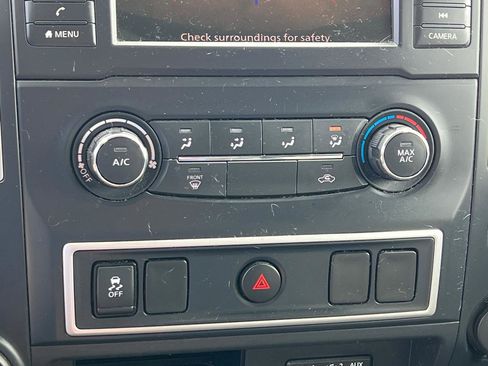 Used 2019 Nissan Titan S image 29