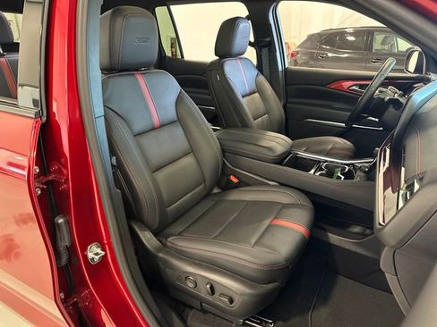 Used 2024 Chevrolet Traverse RS image 36