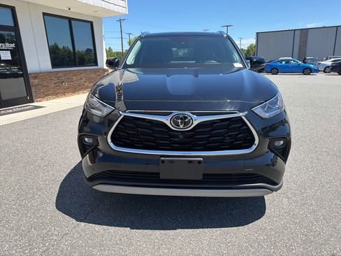 Used 2022 Toyota Highlander Platinum AWD/4WD image 10