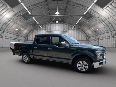 Used 2015 Ford F150 XLT RWD image 2