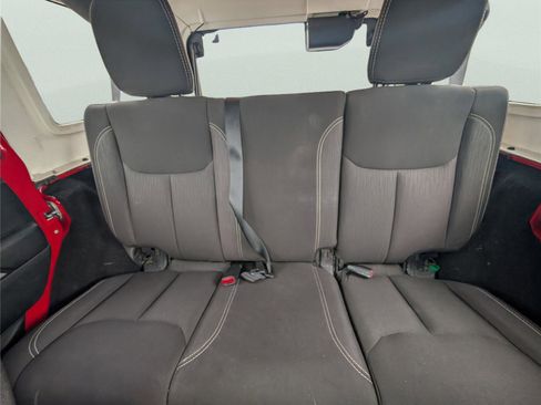 Used 2014 Jeep Wrangler Unlimited Sahara w/ Dual Top Group AWD/4WD image 10