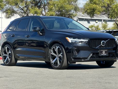 Certified 2025 Volvo XC60 T8 Ultra w/ Protection Package Premier image 10