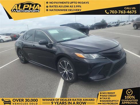 Used 2020 Toyota Camry SE FWD image 1