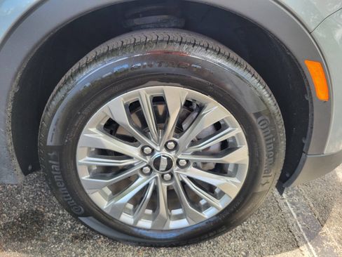 Used 2025 Cadillac XT4 Premium Luxury FWD image 15