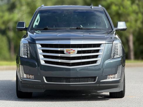 Used 2019 Cadillac Escalade Luxury AWD/4WD image 3