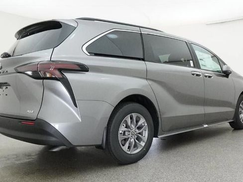 New 2026 Toyota Sienna XLE image 25