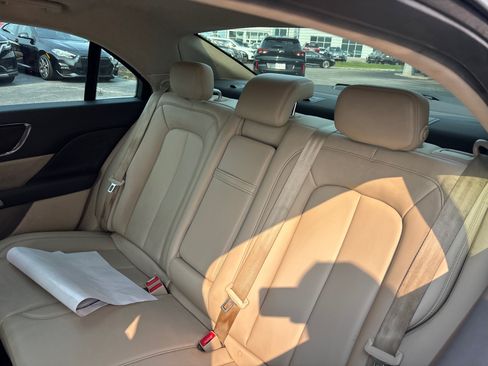 Used 2017 Lincoln Continental Premiere FWD image 24