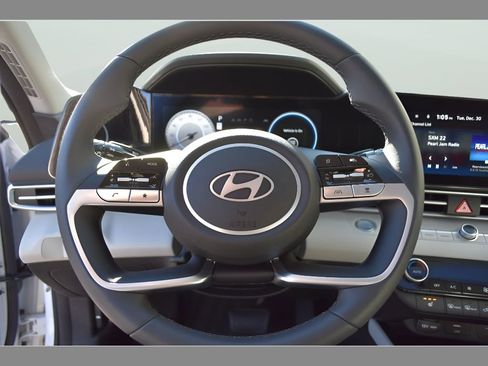New 2026 Hyundai Elantra Limited FWD image 18