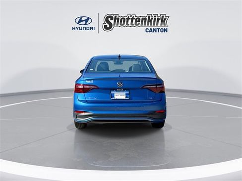 Used 2024 Volkswagen Jetta SE image 7