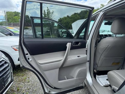 Used 2013 Toyota Highlander SE image 32