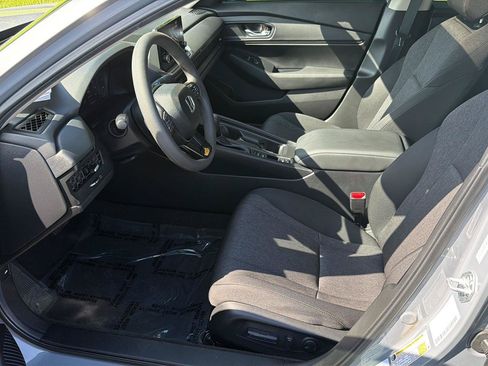 Used 2025 Honda Accord SE image 9