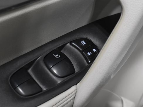 Used 2020 Nissan Rogue Sport SV w/ Technology Package FWD image 10